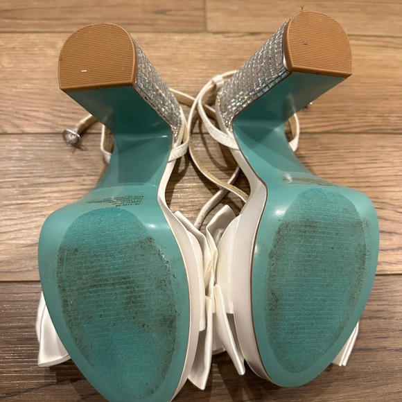Betsey Johnson Maddy Sandals Heels 8 Satin Bow Rhinestone Crystals Bling - Picture 11 of 11